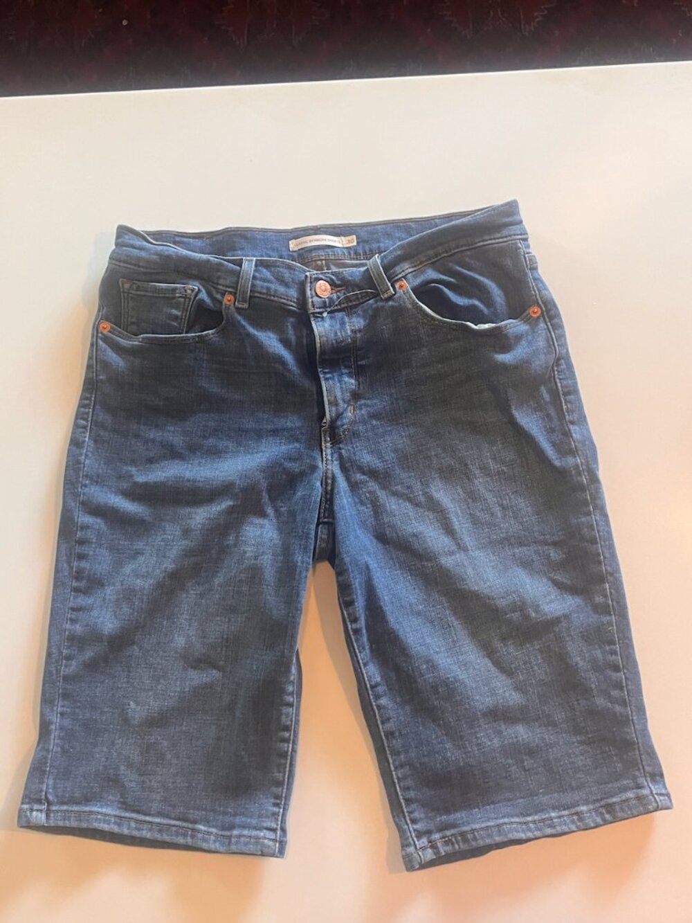 Levi Strauss, Form-fitting shorts, Size 30